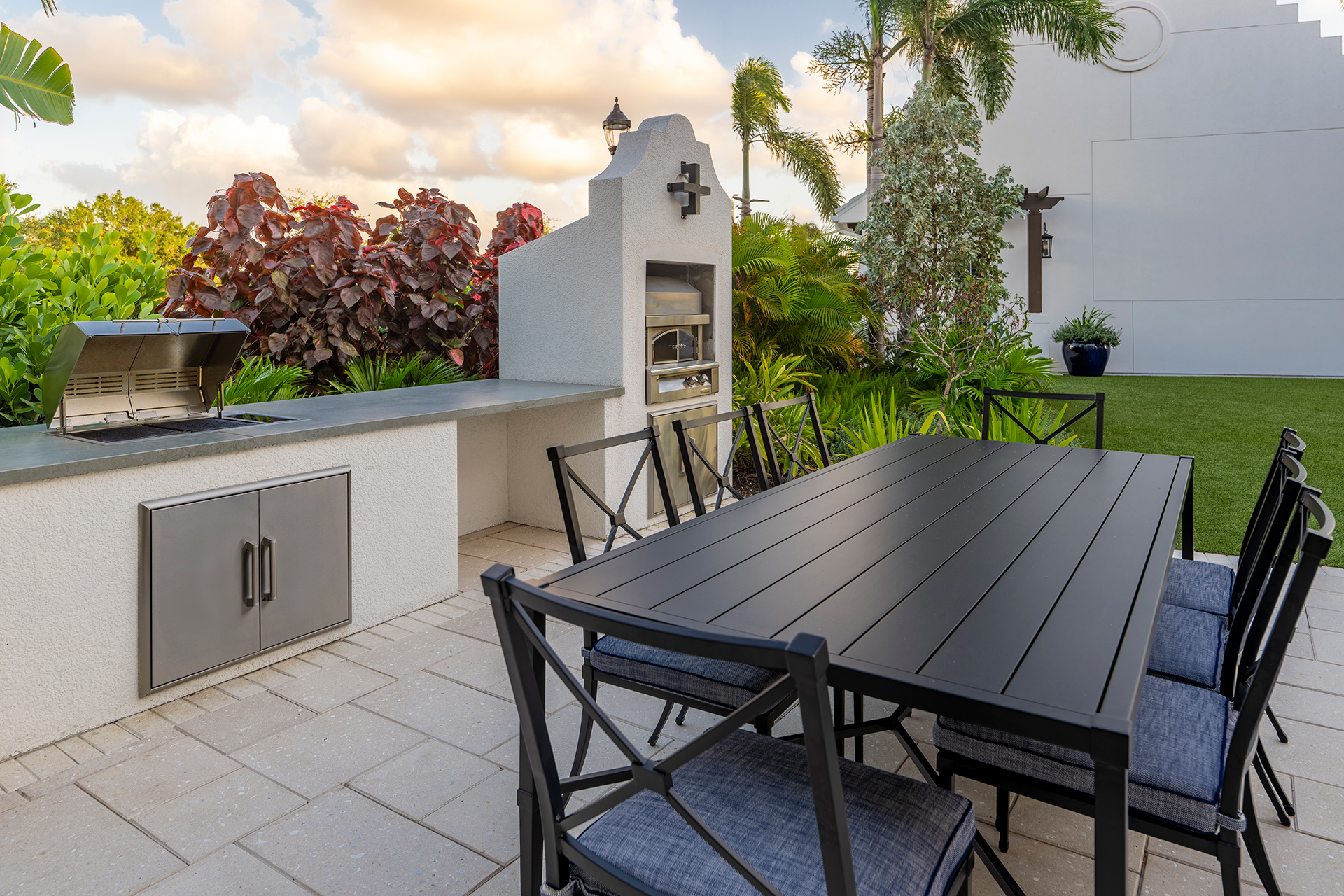 Outdoor pizza oven